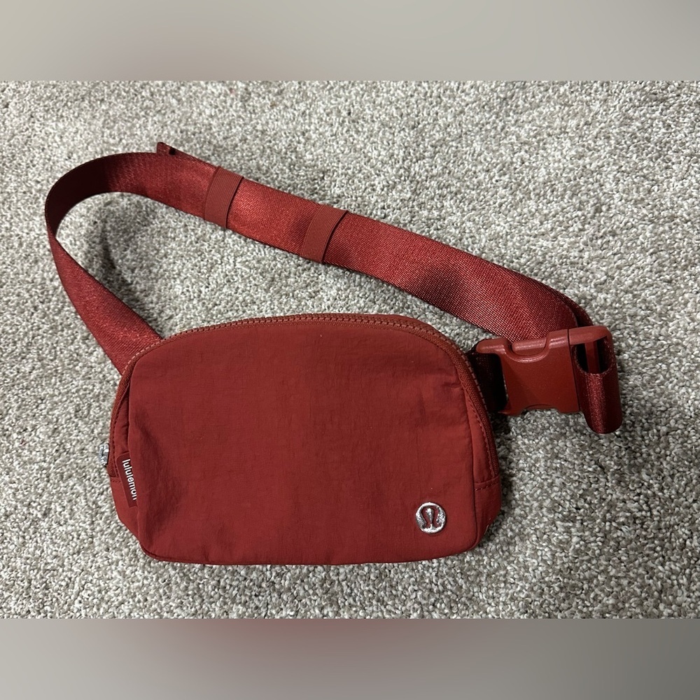 Lululemon Everywhere Belt Bag 1L Burgundy Red